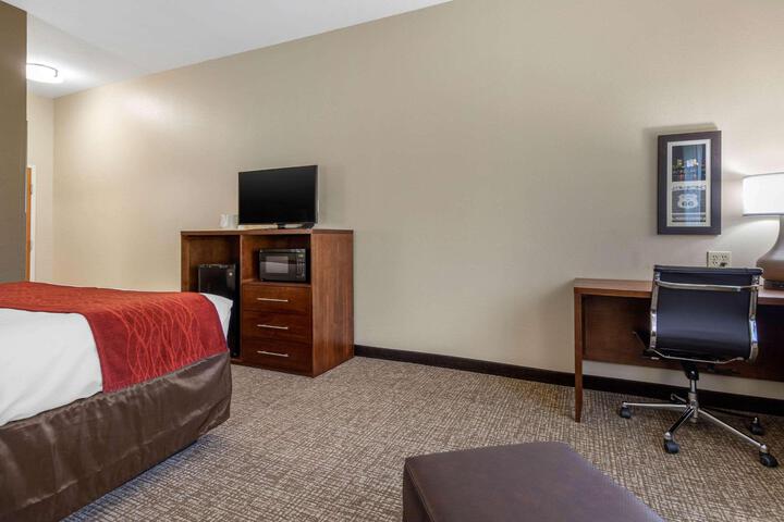 1 King Bed (17 of 19)