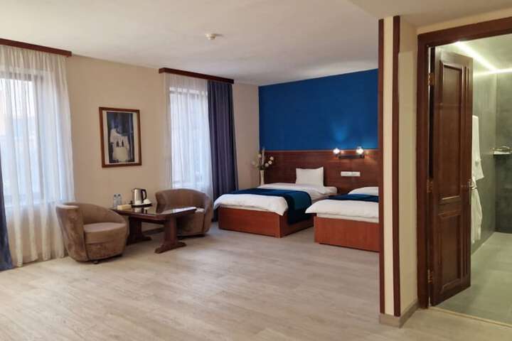 Room 34 of 76