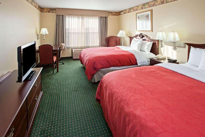2 Queen Beds (4 of 7)