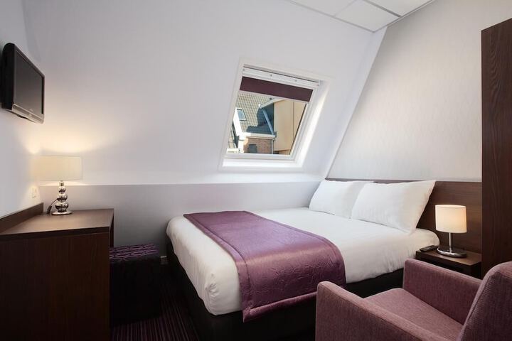 Room 14 of 40