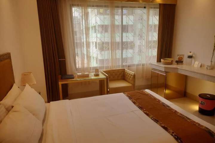 Room 2 of 27