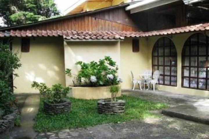 LOS JARDINES