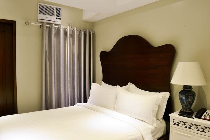 Room 17 of 39