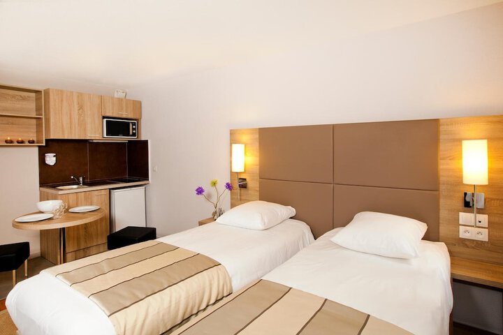 Room 8 of 33