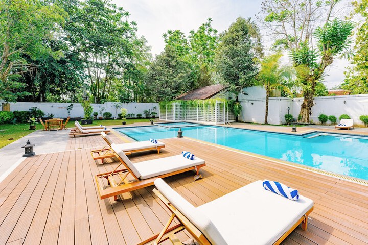 Pool Hotel