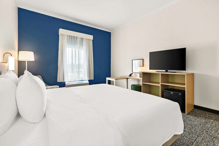 1 King Bed (18 of 18)