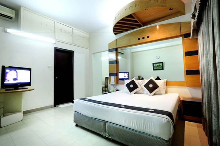 Room 12 of 48