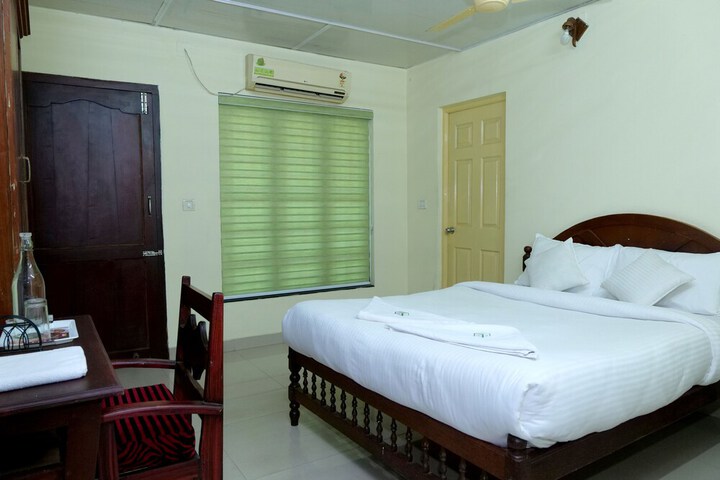 Room 12 of 26