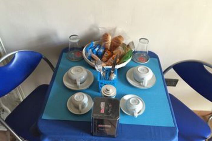 Breakfast/Coffee Service 6 of 25