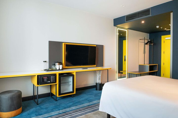 Room 12 of 83