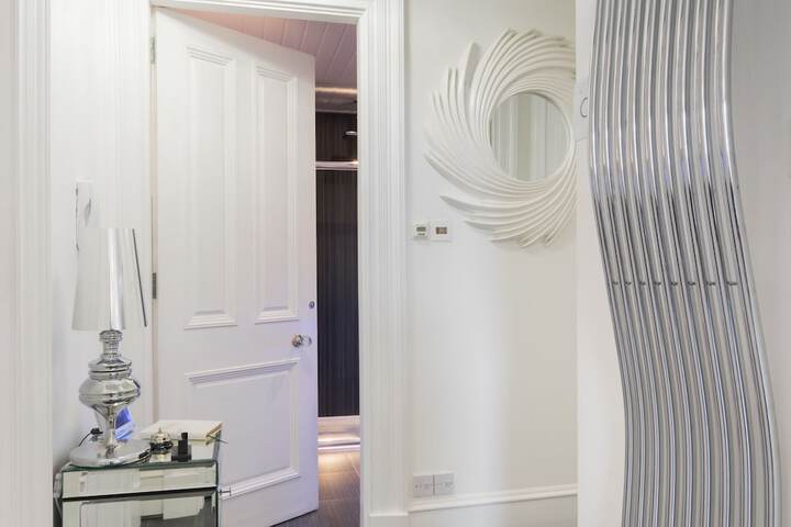 Room 8 of 60