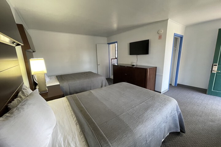 Basic Double Room (2 of 5)