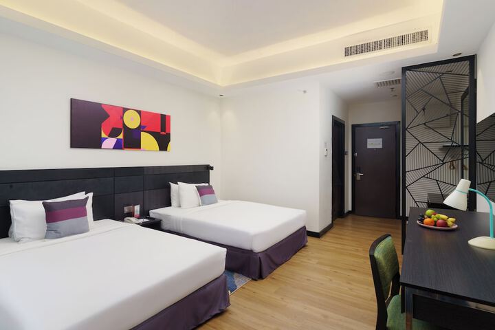 Room 12 of 65