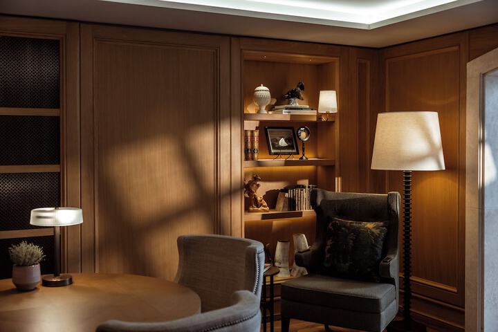 Concierge desk