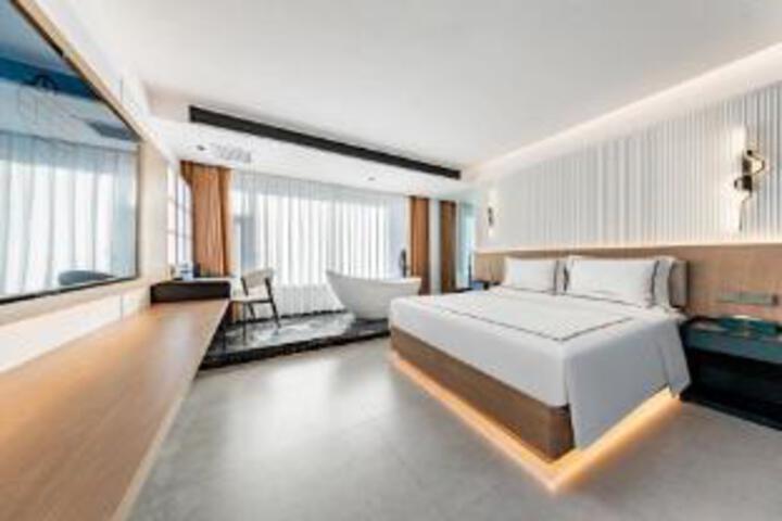 Room 9 of 11