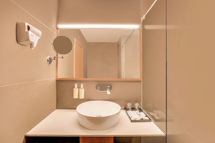 Room 25 of 41