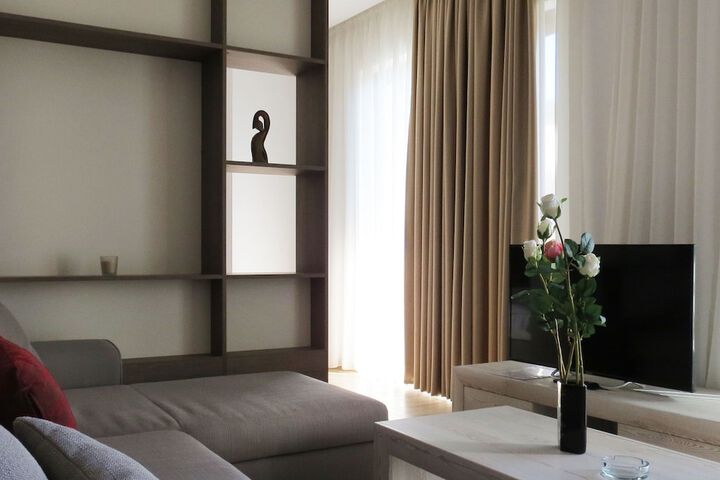 Room 11 of 34