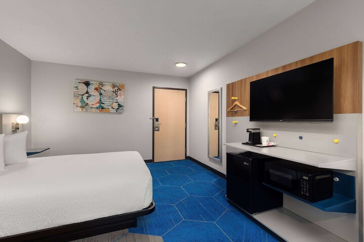 Room 21 of 50