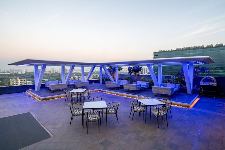 Lounge 113 of 140