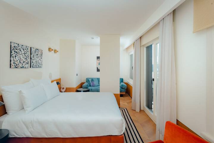 Room 9 of 113