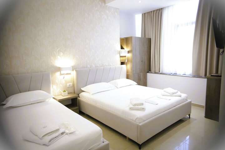 Room 33 of 68