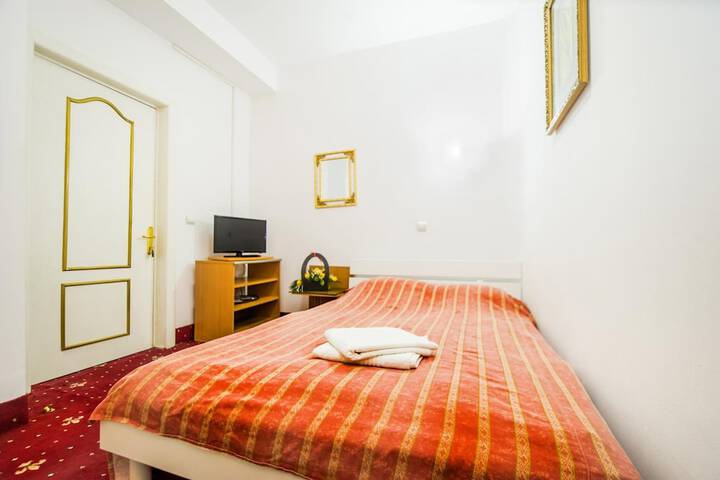 Room 16 of 52