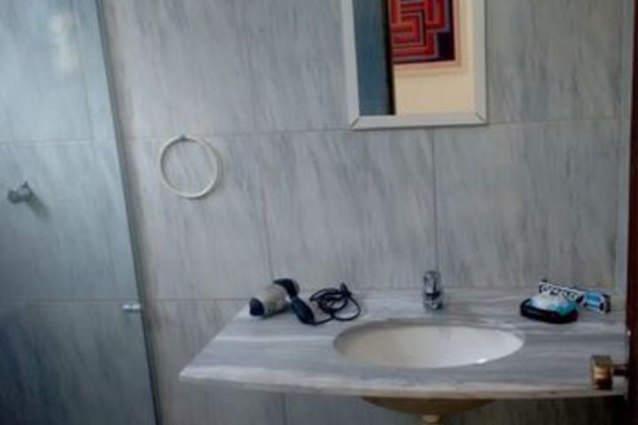 Room 4 of 40