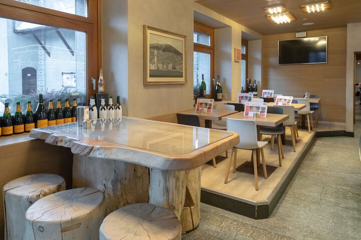 Lounge 194 of 211