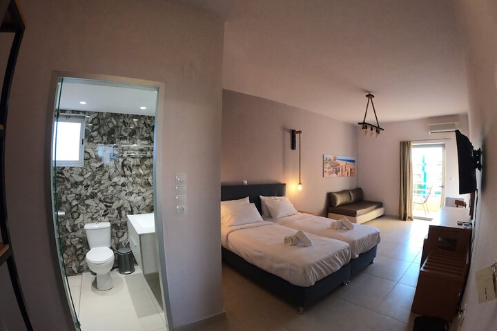 Room 2 of 45