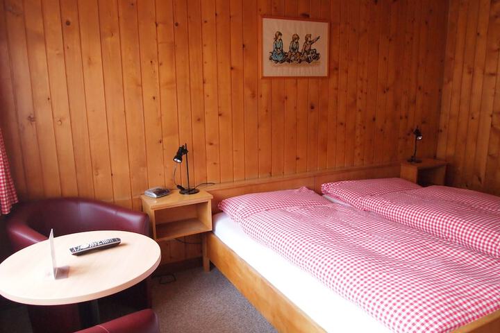 Room 10 of 42