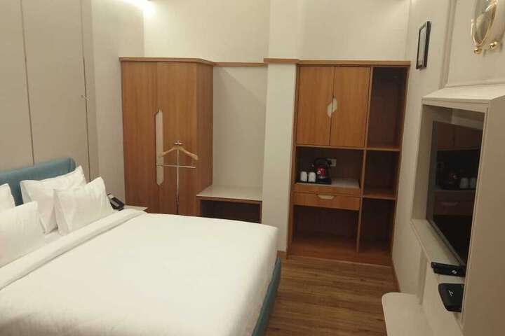 Room 14 of 29