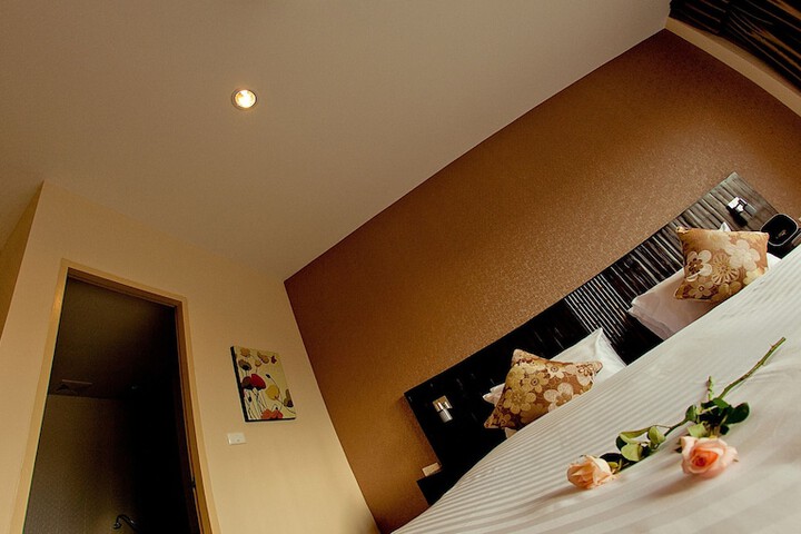 Room 8 of 40