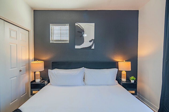 Room 40 of 193