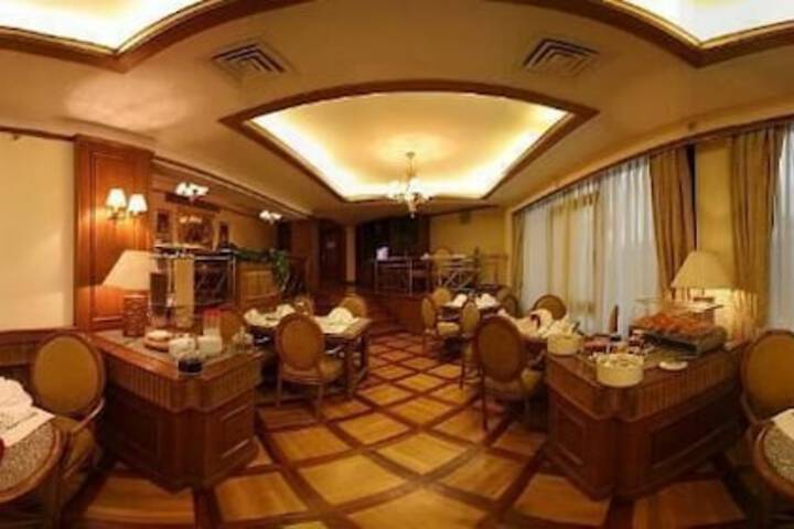 Lounge 63 of 71
