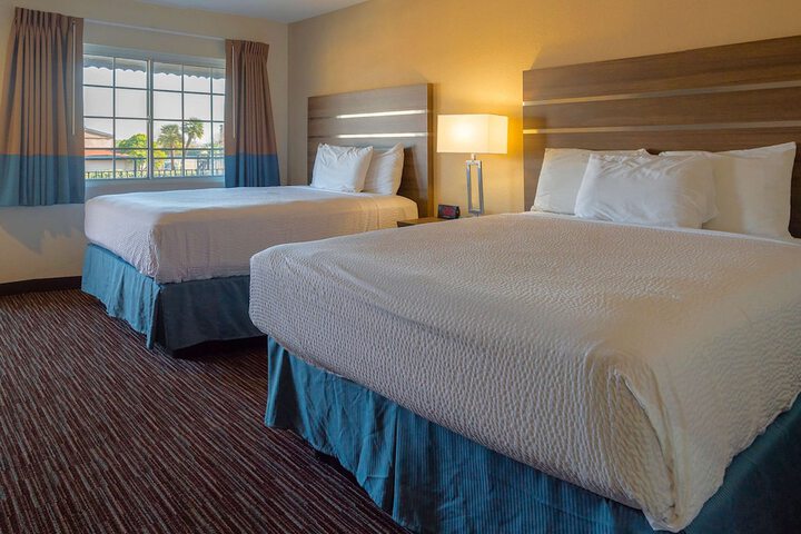 2 Queen Beds (1 of 14)