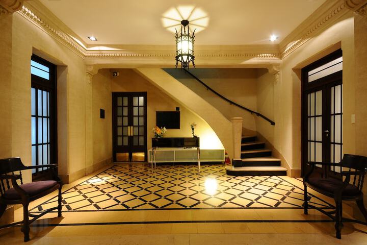 Entrance & Lobby