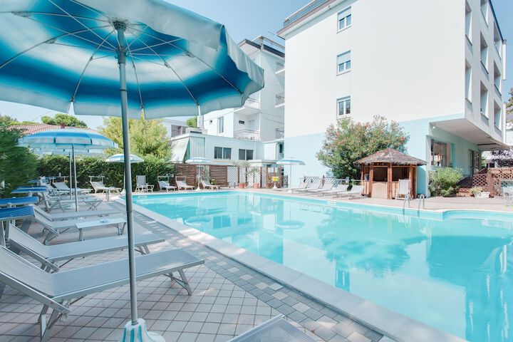Hotel Pool
