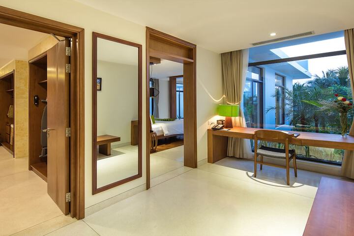 Room 5 of 138
