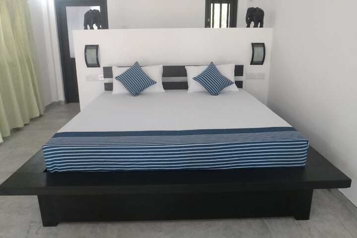 Room 4 of 30