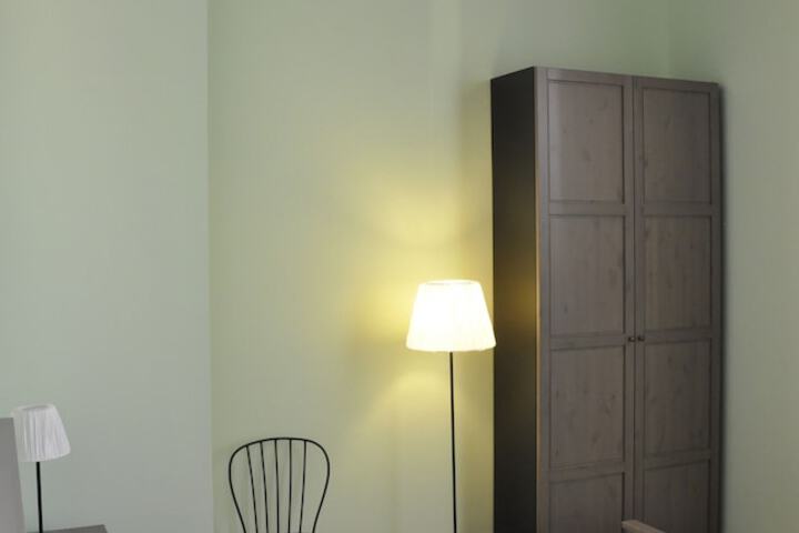 Room 2 of 7