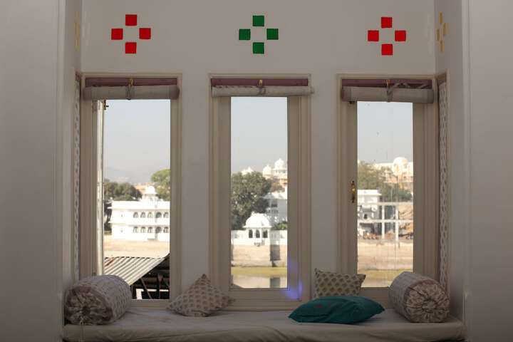 Room 4 of 20
