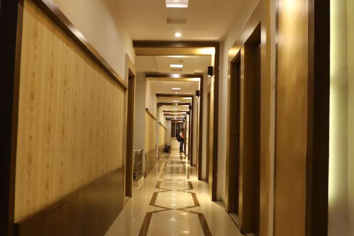 Ballroom/Hall 34 of 44