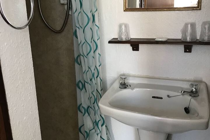 Room 18 of 37