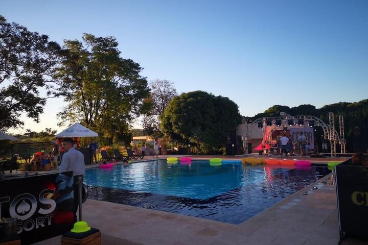 Pool 33 of 73