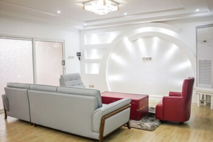 Room 12 of 27