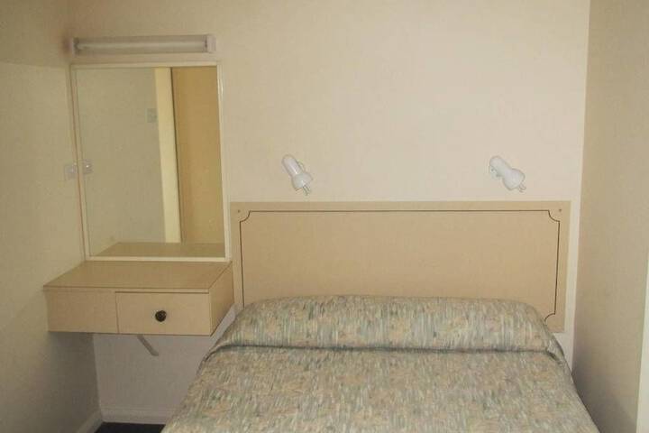 Room 6 of 13