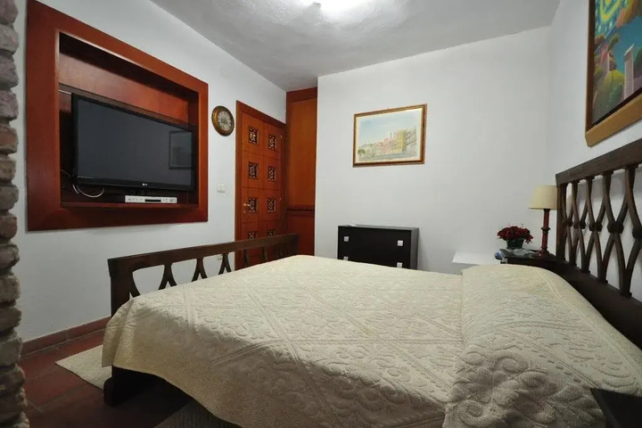 Room 4 of 14
