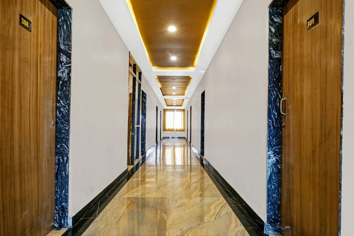 Room 9 of 12