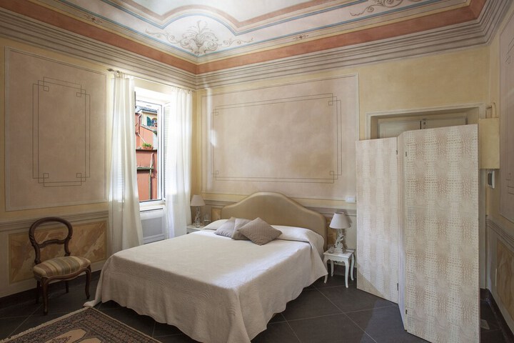 Room 2 of 65