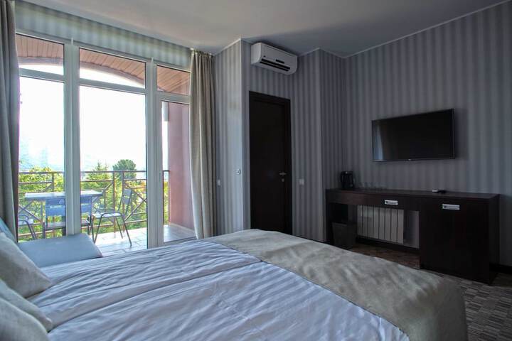 Room 6 of 49